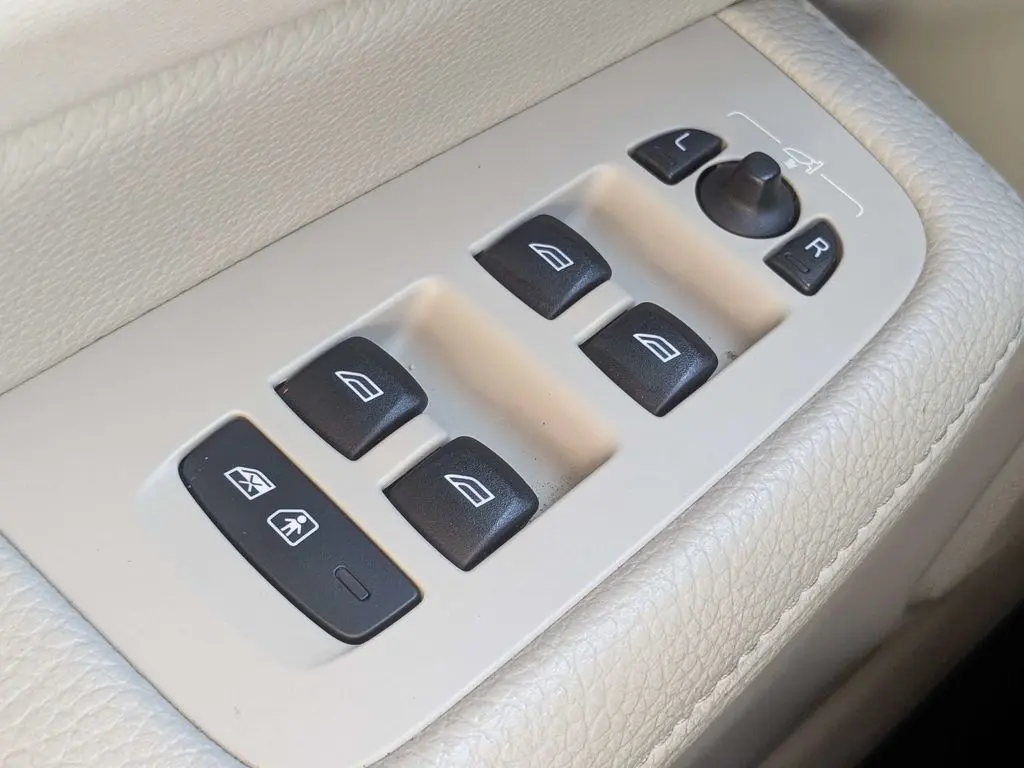 2020 Volvo V60 - $24,980