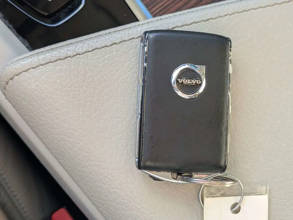 2020 Volvo V60 - $24,980