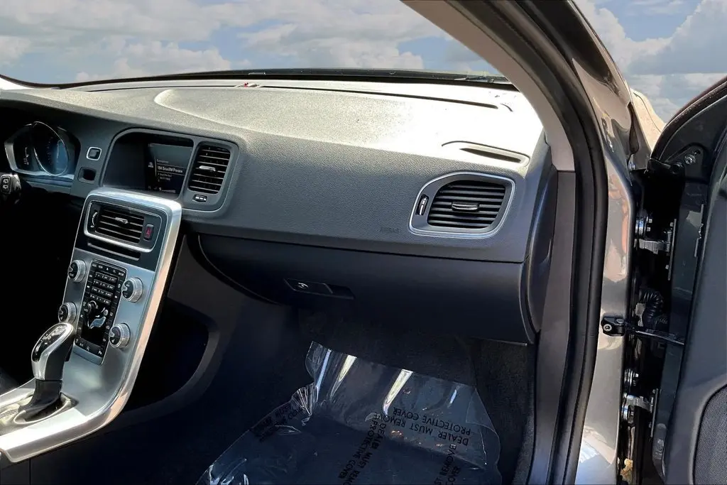 2017 Volvo V60 - $9,750