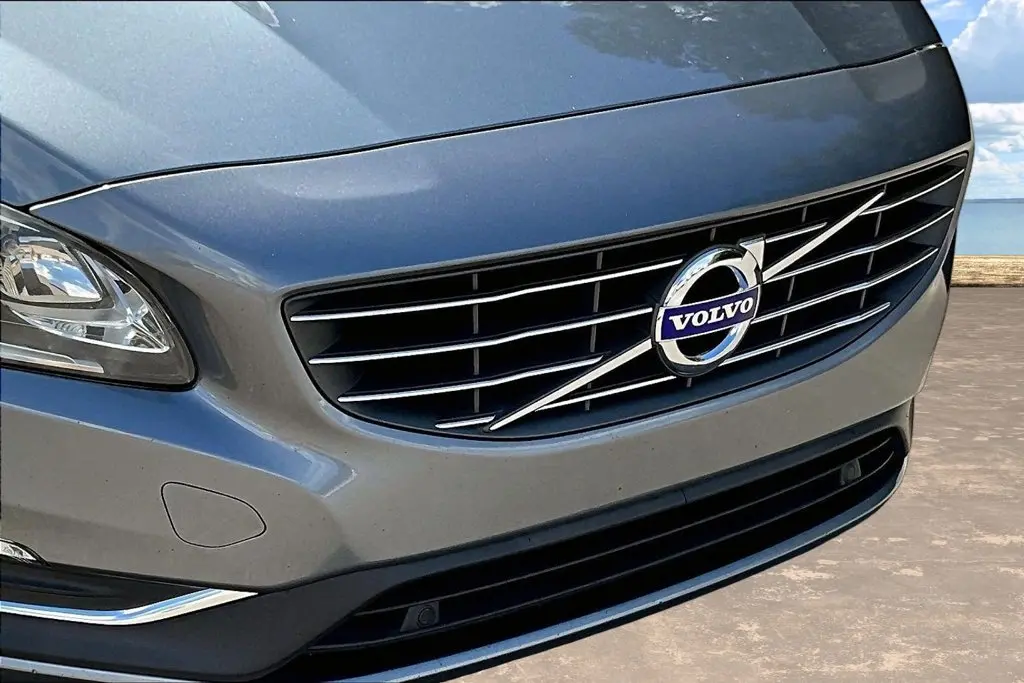2017 Volvo V60 - $9,750