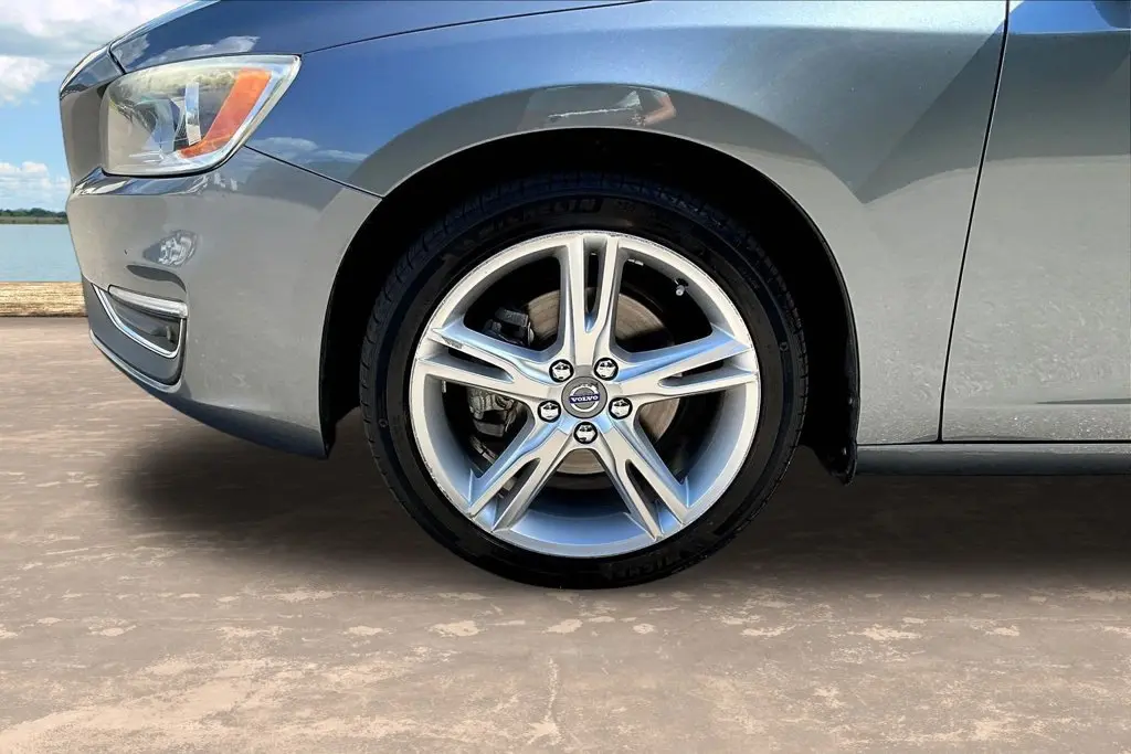 2017 Volvo V60 - $9,750