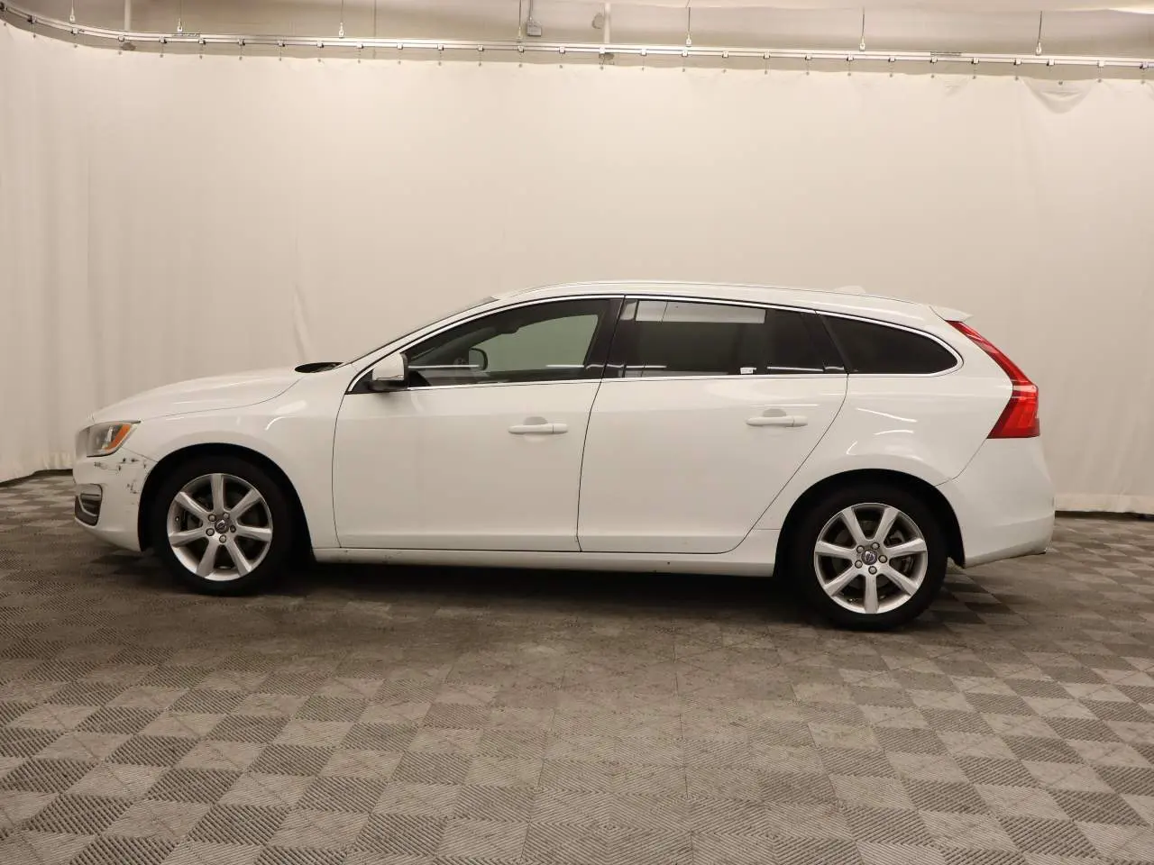 2016 Volvo V60 - $9,742