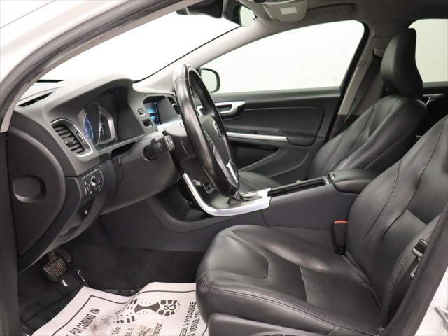 2016 Volvo V60 - $10,287