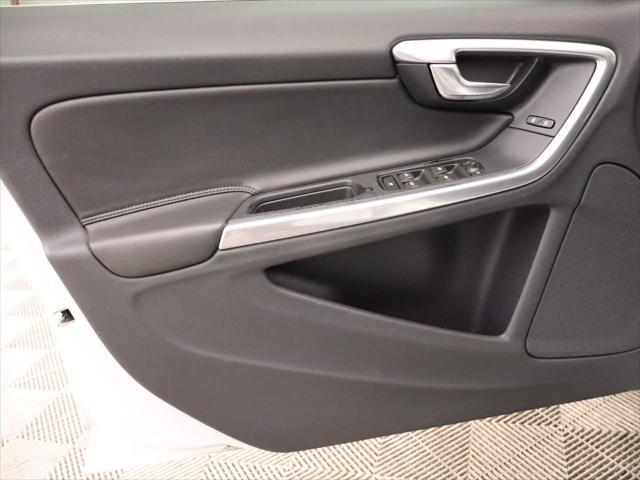 2016 Volvo V60 - $10,287