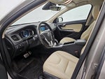 2016 V60 Thumbnail 11