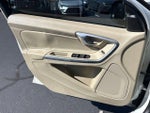 2015 S60 Thumbnail 24