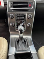 2015 V60 Thumbnail 12