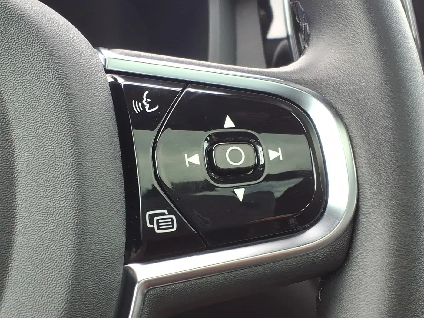 2024 Volvo V60 - $63,997