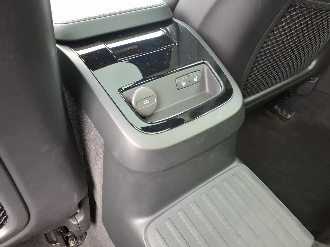 2024 Volvo V60 - $63,997