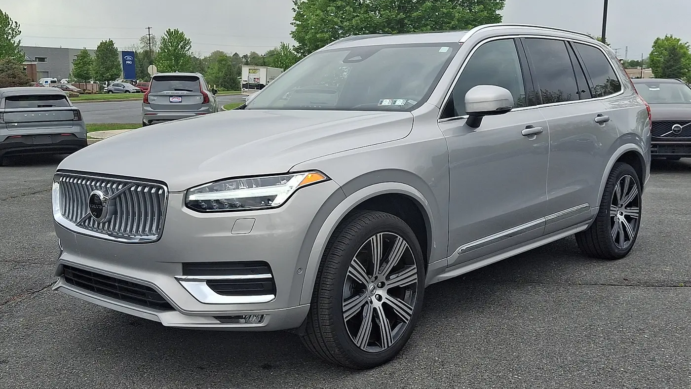 2023 Volvo XC90 B6 Ultimate Bright Theme 6P