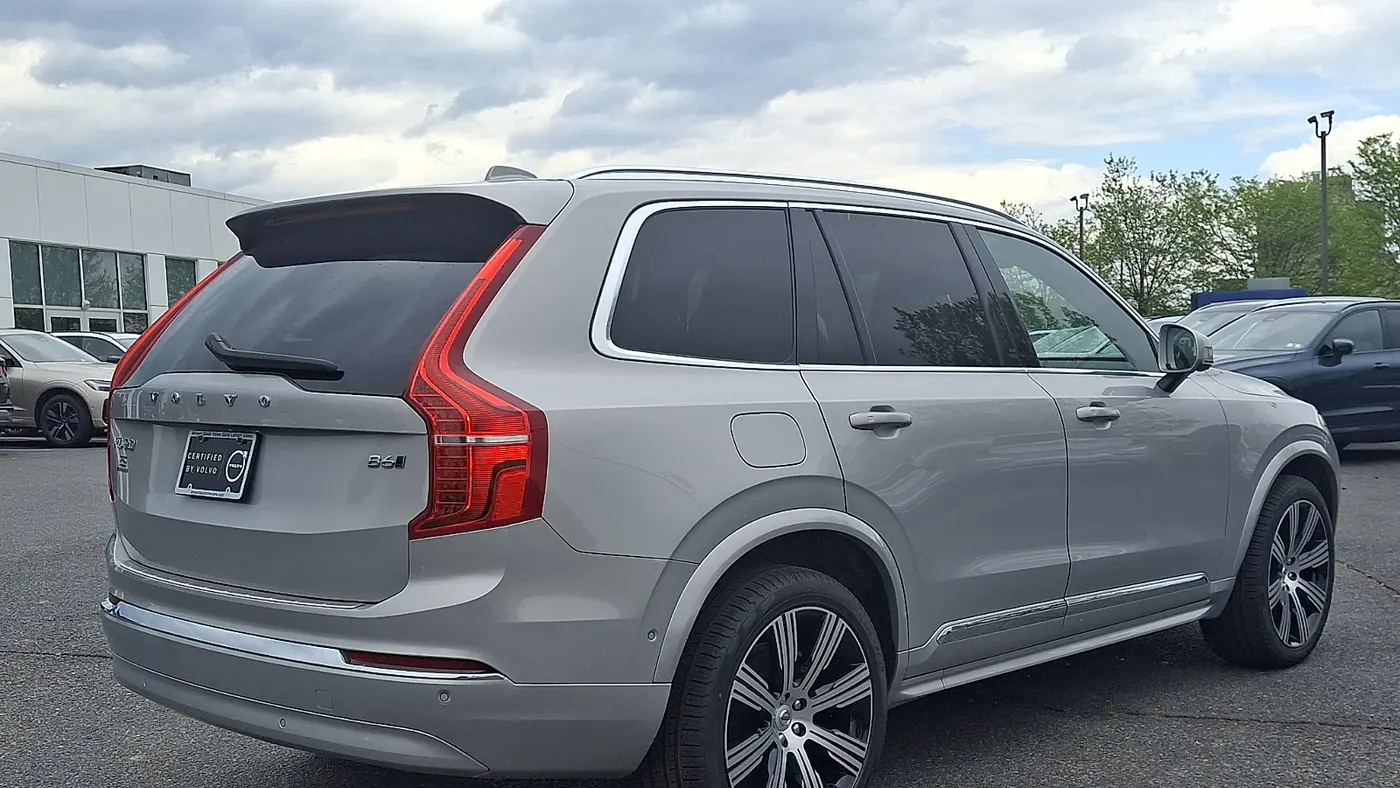 2023 Volvo XC90 B6 Ultimate Bright Theme 6P