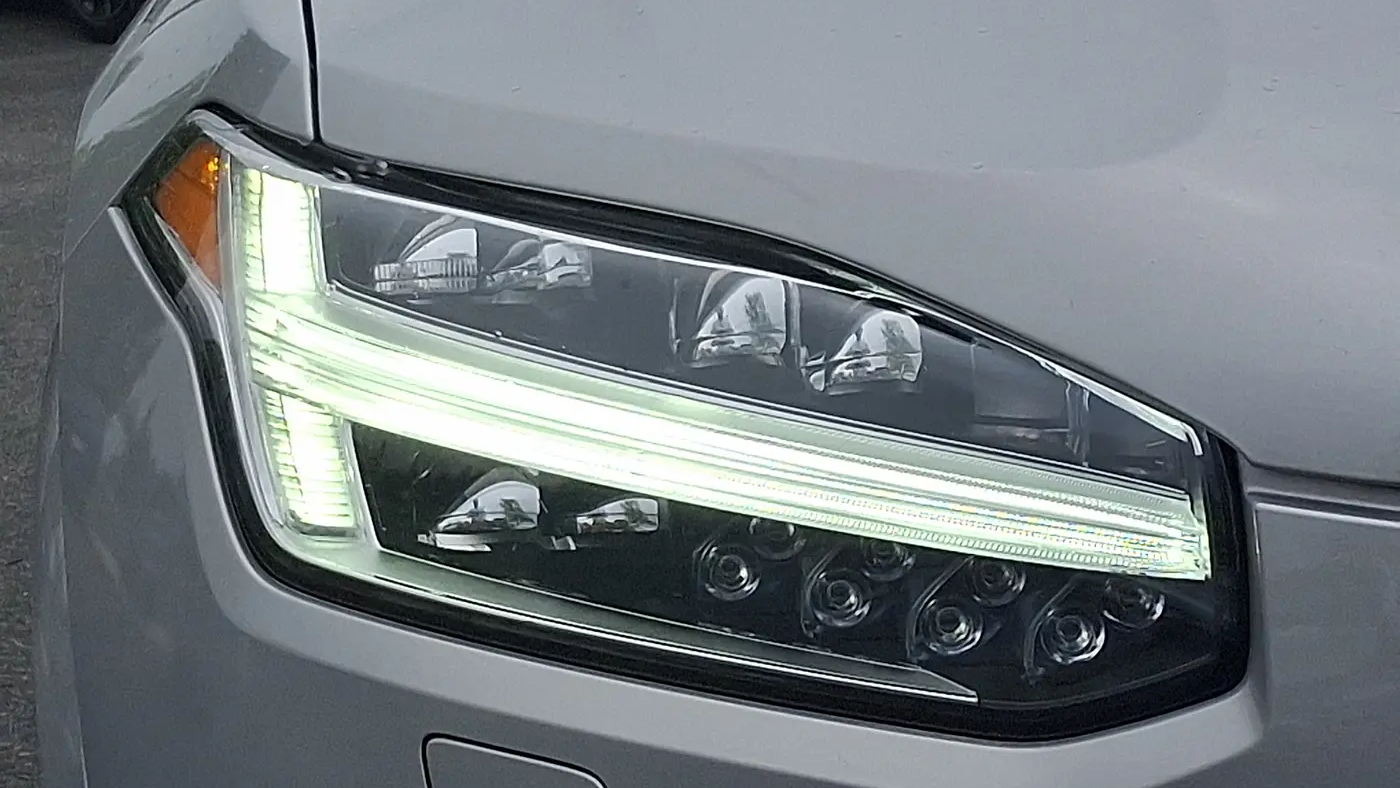 2023 Volvo XC90 B6 Ultimate Bright Theme 6P