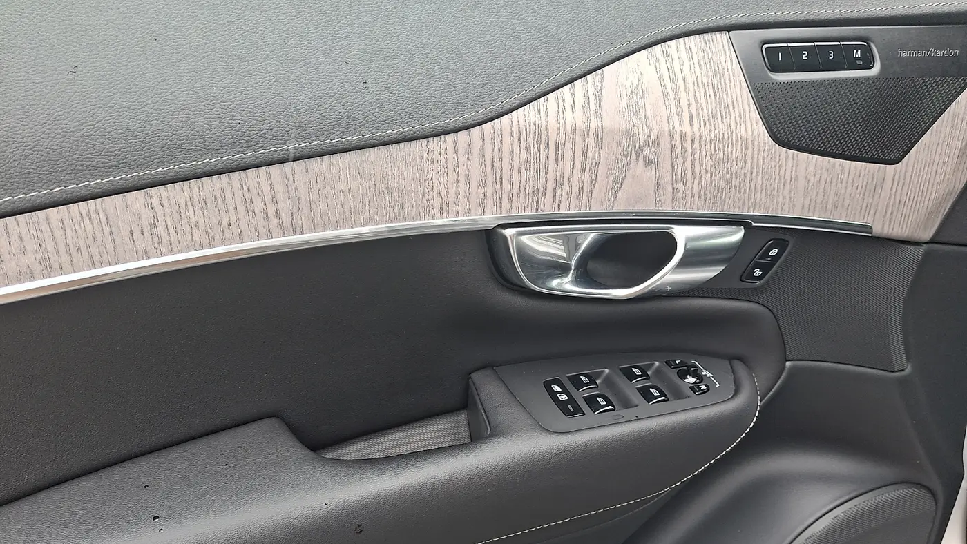 2023 Volvo XC90 B6 Ultimate Bright Theme 6P