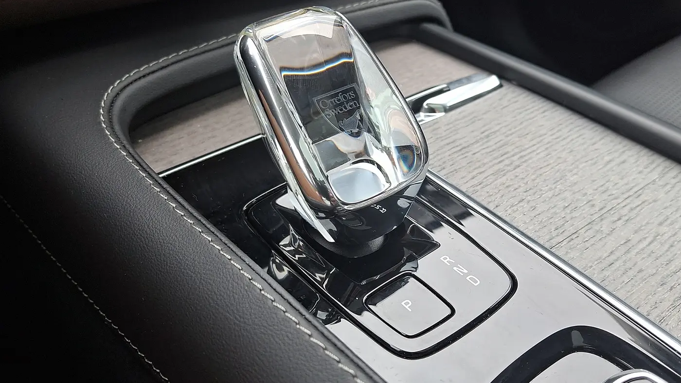 2023 Volvo XC90 B6 Ultimate Bright Theme 6P
