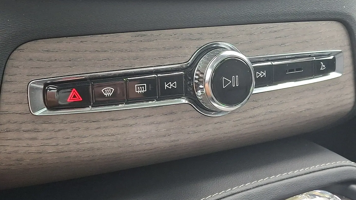 2023 Volvo XC90 B6 Ultimate Bright Theme 6P