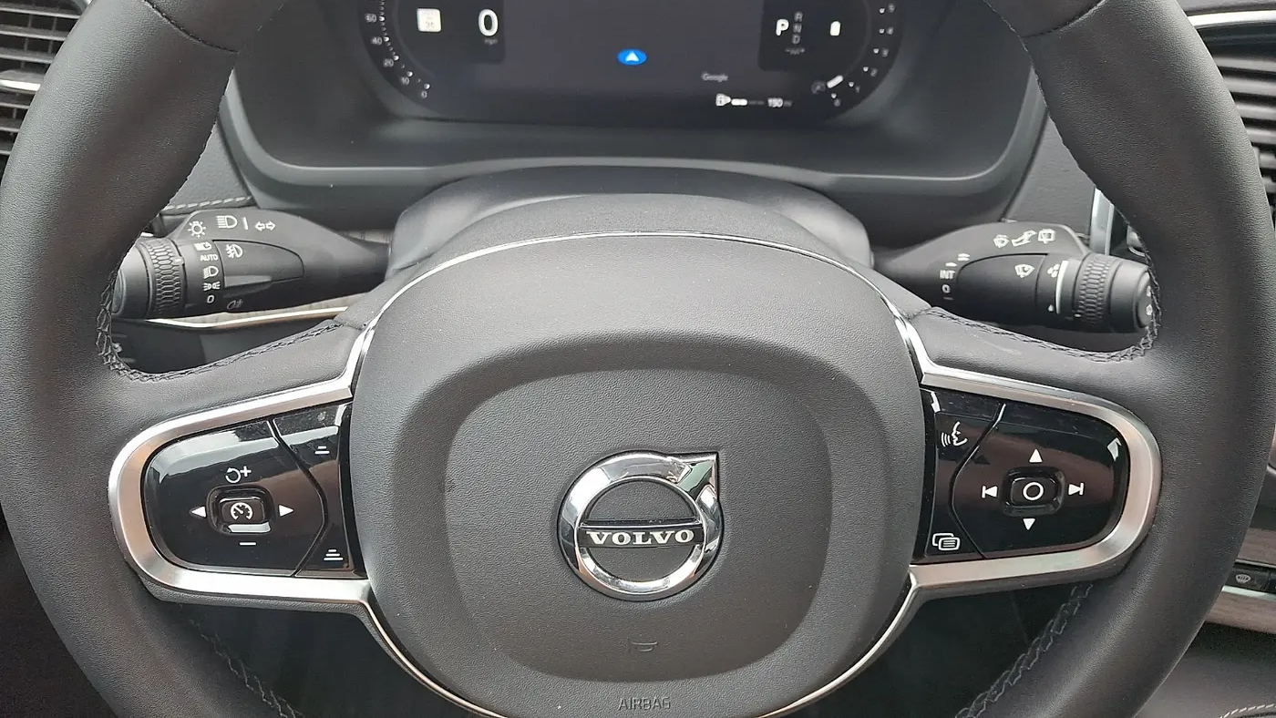 2023 Volvo XC90 B6 Ultimate Bright Theme 6P