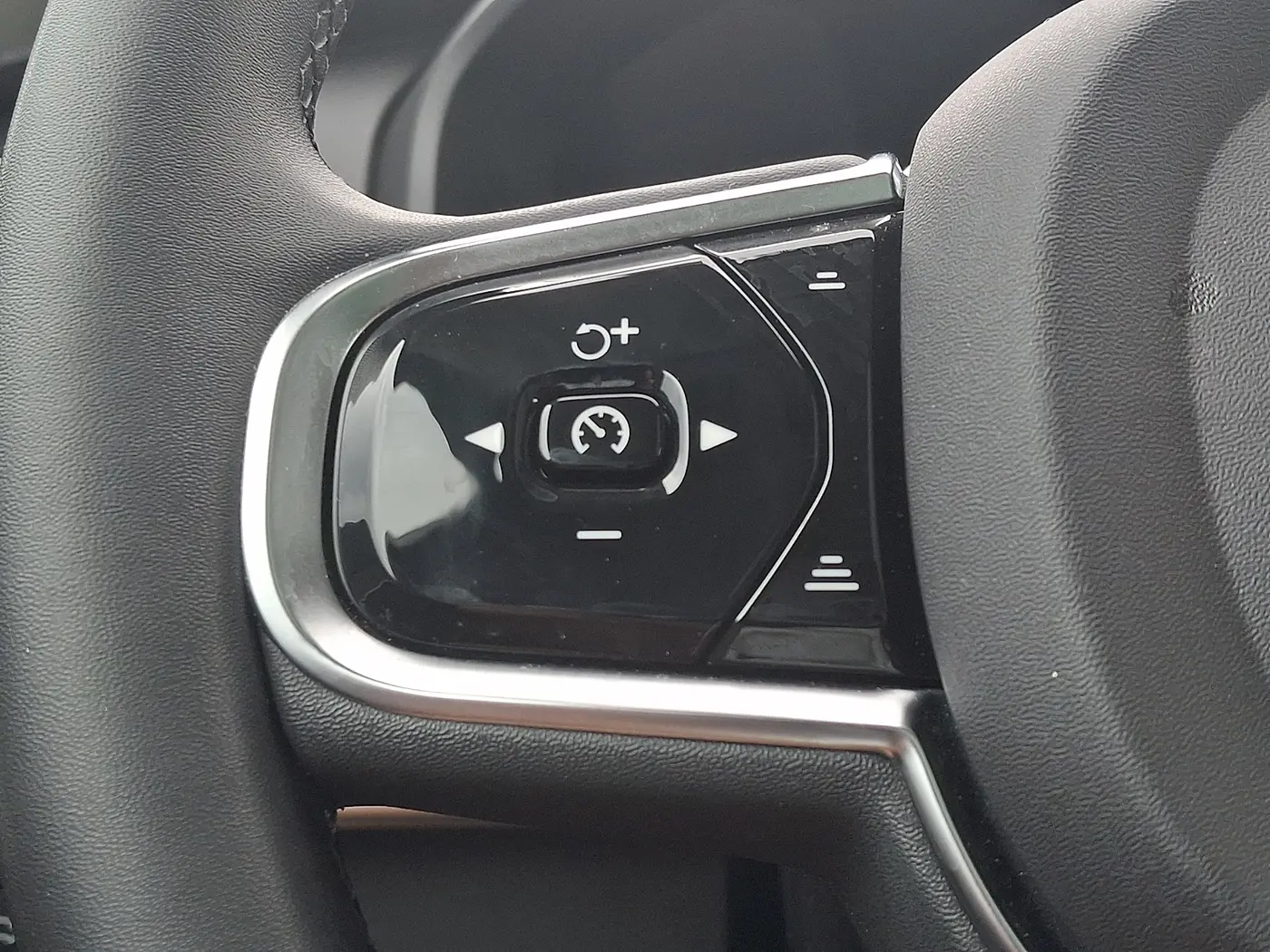 2023 Volvo XC90 - $49,833