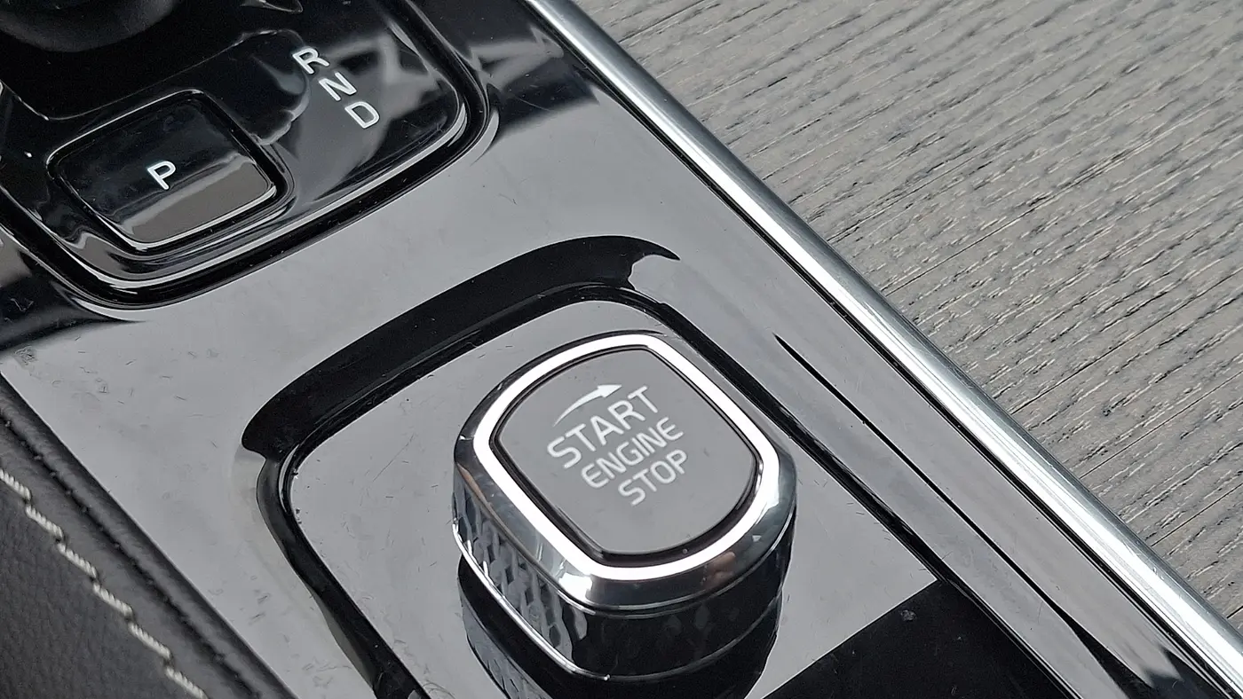2023 Volvo XC90 B6 Ultimate Bright Theme 6P