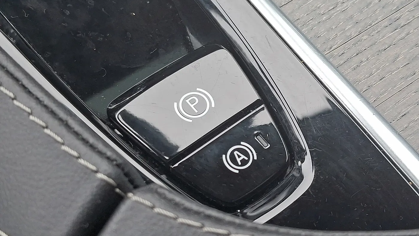 2023 Volvo XC90 B6 Ultimate Bright Theme 6P