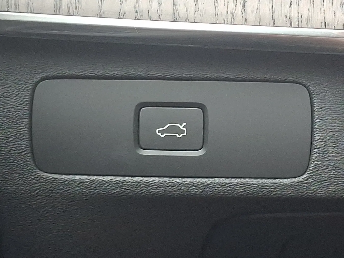 2023 Volvo XC90 - $49,833