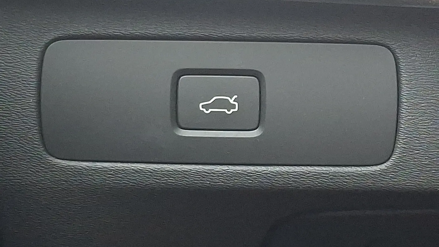 2023 Volvo XC90 B6 Ultimate Bright Theme 6P