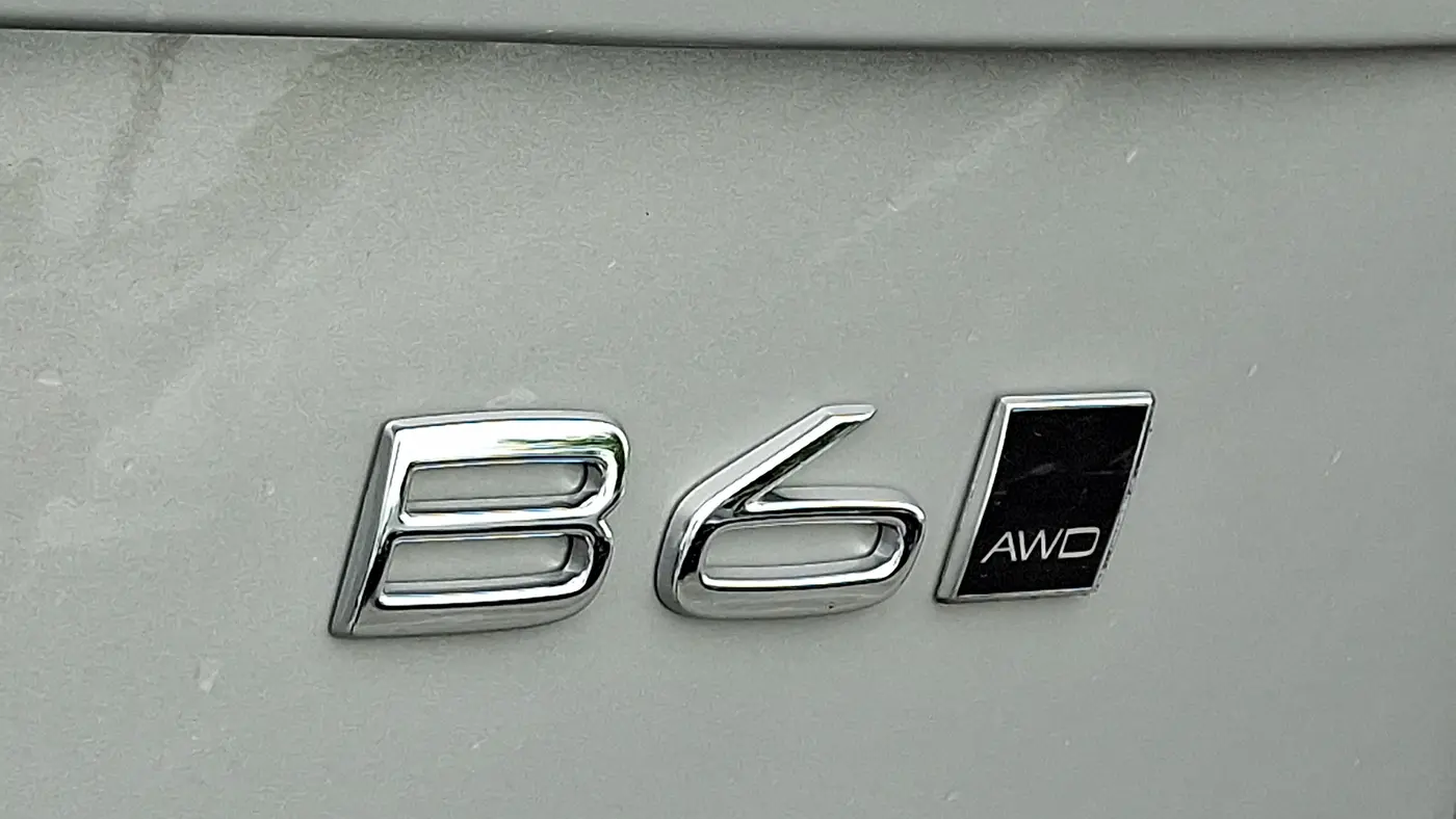2023 Volvo XC90 B6 Ultimate Bright Theme 6P