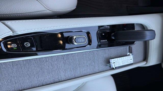 2023 Volvo XC90 B6 Plus Bright Theme 6P