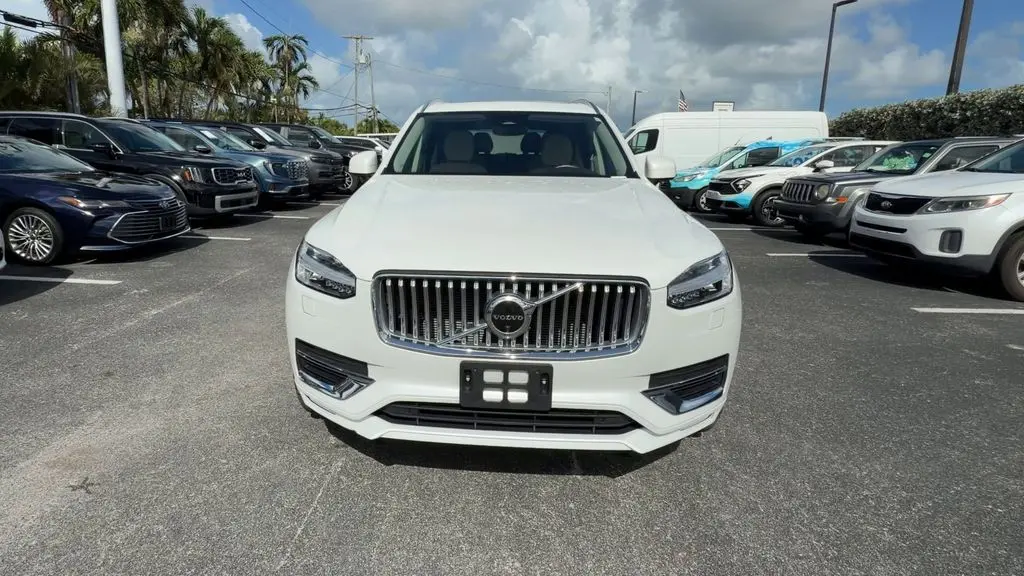 2023 Volvo XC90 B6 Plus Bright Theme 6P