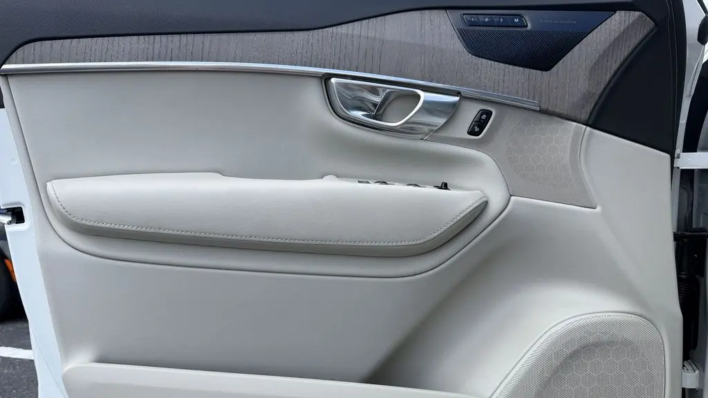 2023 Volvo XC90 B6 Plus Bright Theme 6P