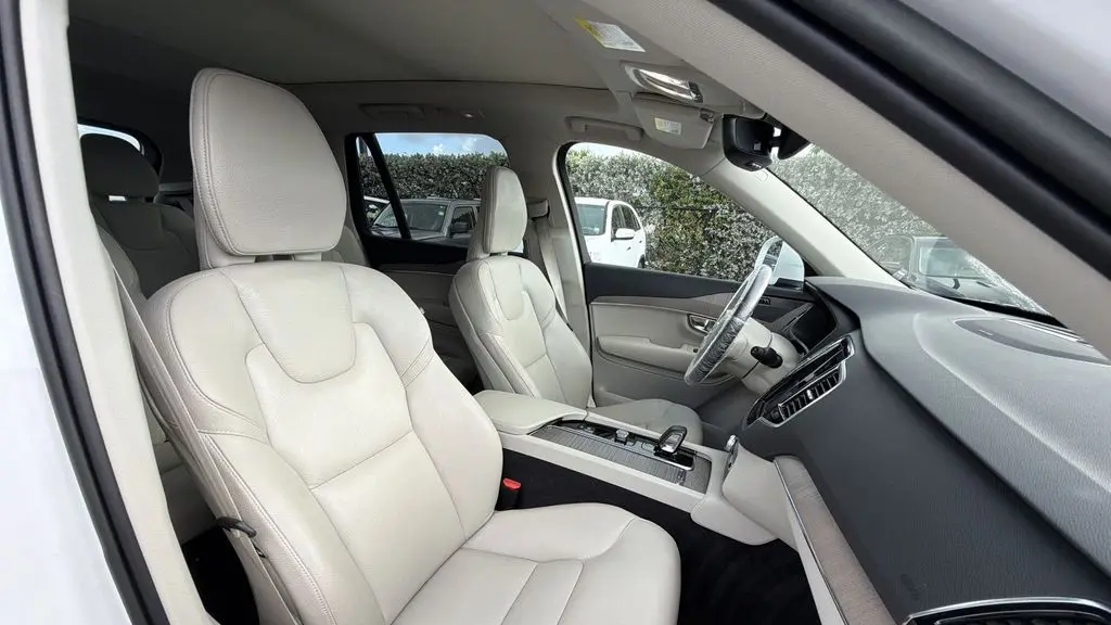 2023 Volvo XC90 B6 Plus Bright Theme 6P