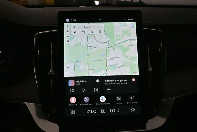 2025 Volvo XC90 - $48,595