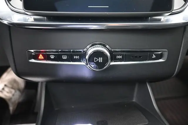 2025 Volvo XC90 - $48,595