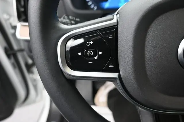 2025 Volvo XC90 - $48,595