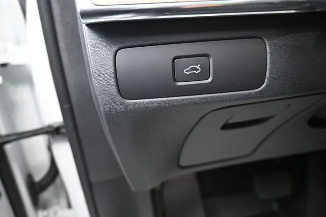 2025 Volvo XC90 - $48,595