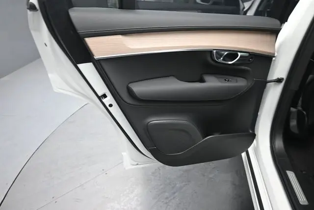 2025 Volvo XC90 - $48,595