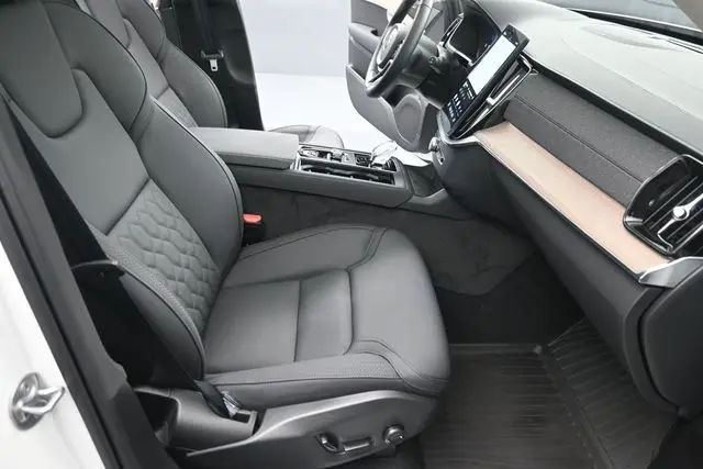 2025 Volvo XC90 - $48,595