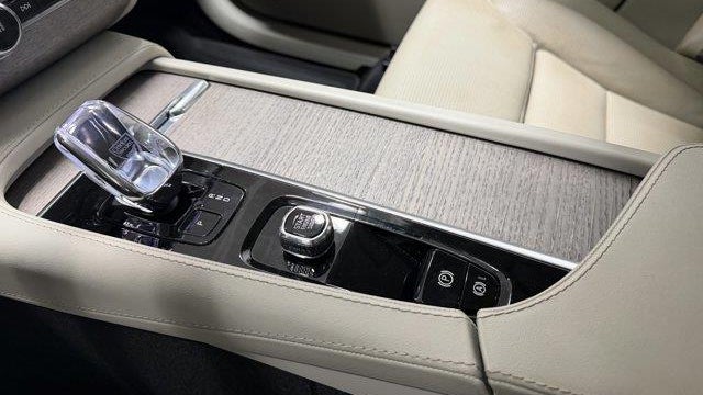 2023 Volvo XC90 B6 Ultimate Bright Theme 7P
