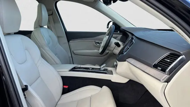 2023 Volvo XC90 B6 Ultimate Bright Theme 7P