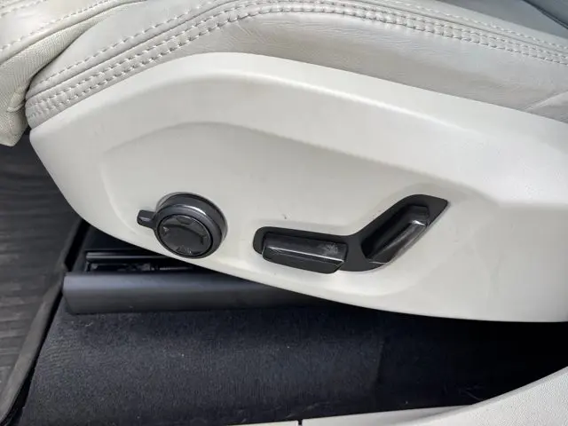 2023 Volvo XC90 - $47,995