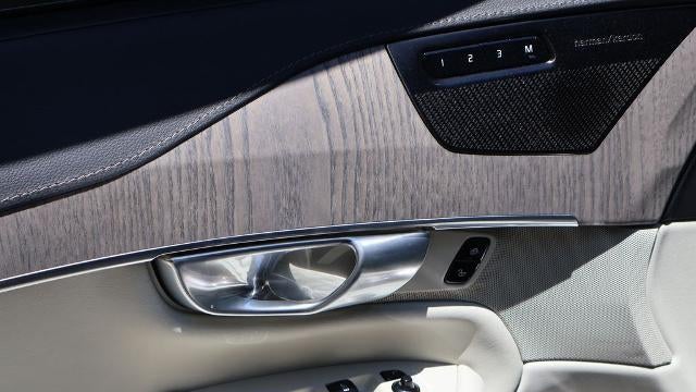 2023 Volvo XC90 B6 Ultimate Bright Theme 7P