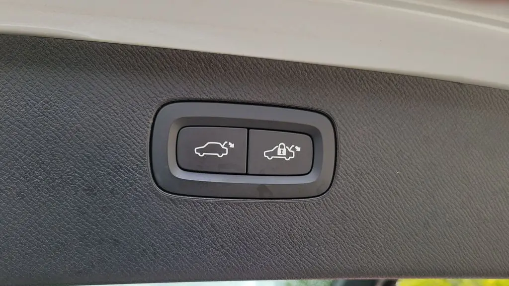 2023 Volvo XC90 B6 Ultimate Bright Theme 7P