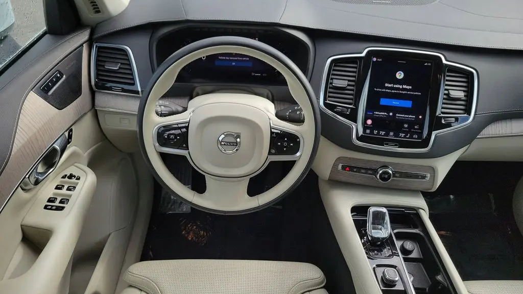 2023 Volvo XC90 B6 Ultimate Bright Theme 7P
