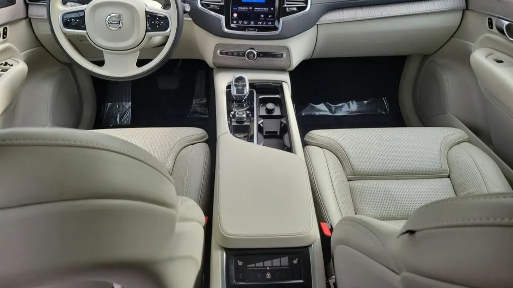 2023 Volvo XC90 B6 Ultimate Bright Theme 7P
