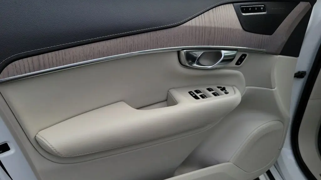 2023 Volvo XC90 B6 Ultimate Bright Theme 7P