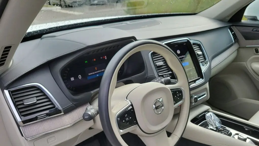 2023 Volvo XC90 B6 Ultimate Bright Theme 7P