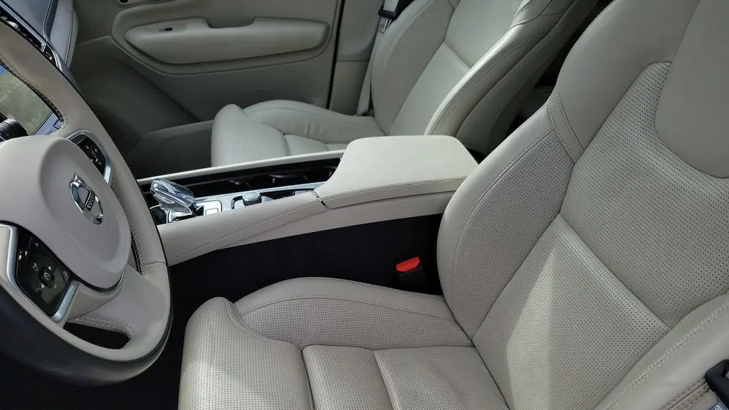 2023 Volvo XC90 B6 Ultimate Bright Theme 7P