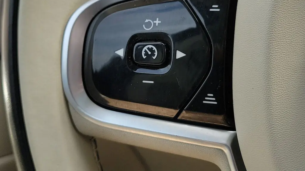 2023 Volvo XC90 B6 Ultimate Bright Theme 7P