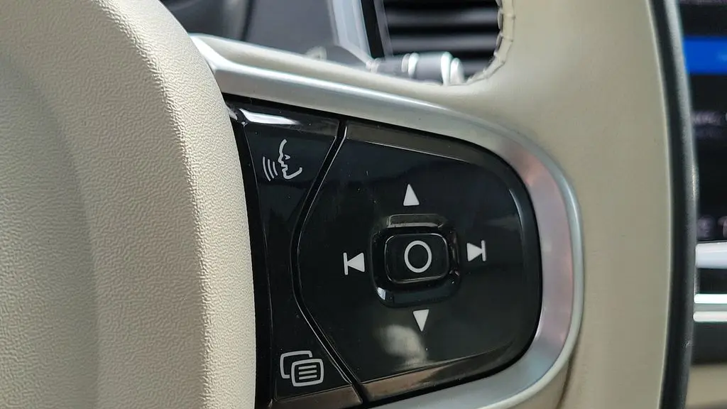 2023 Volvo XC90 B6 Ultimate Bright Theme 7P