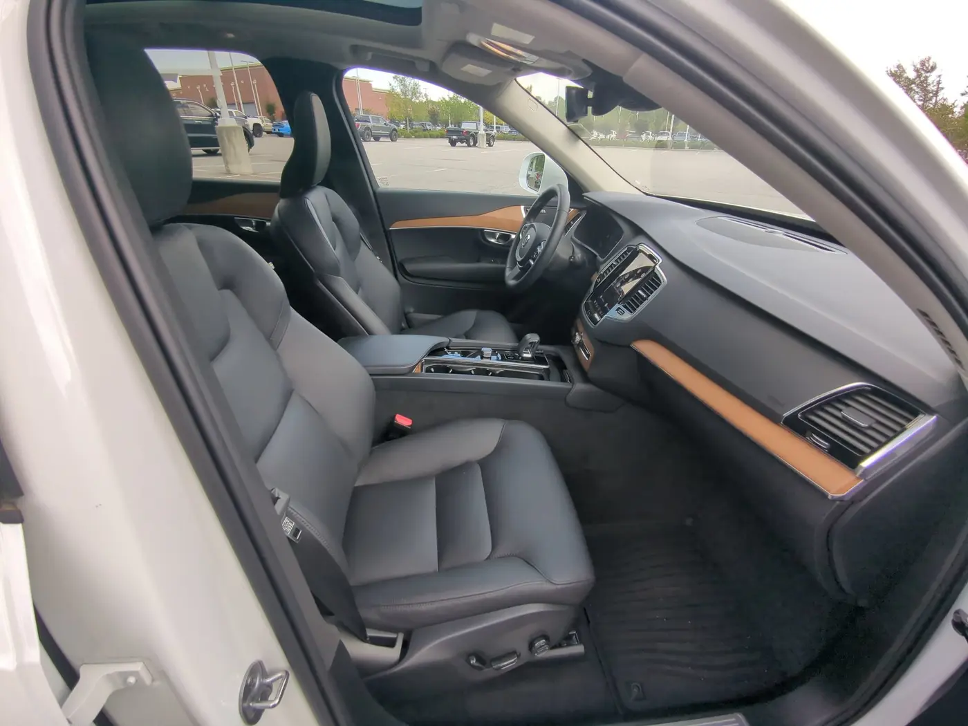2024 Volvo XC90 - $43,304