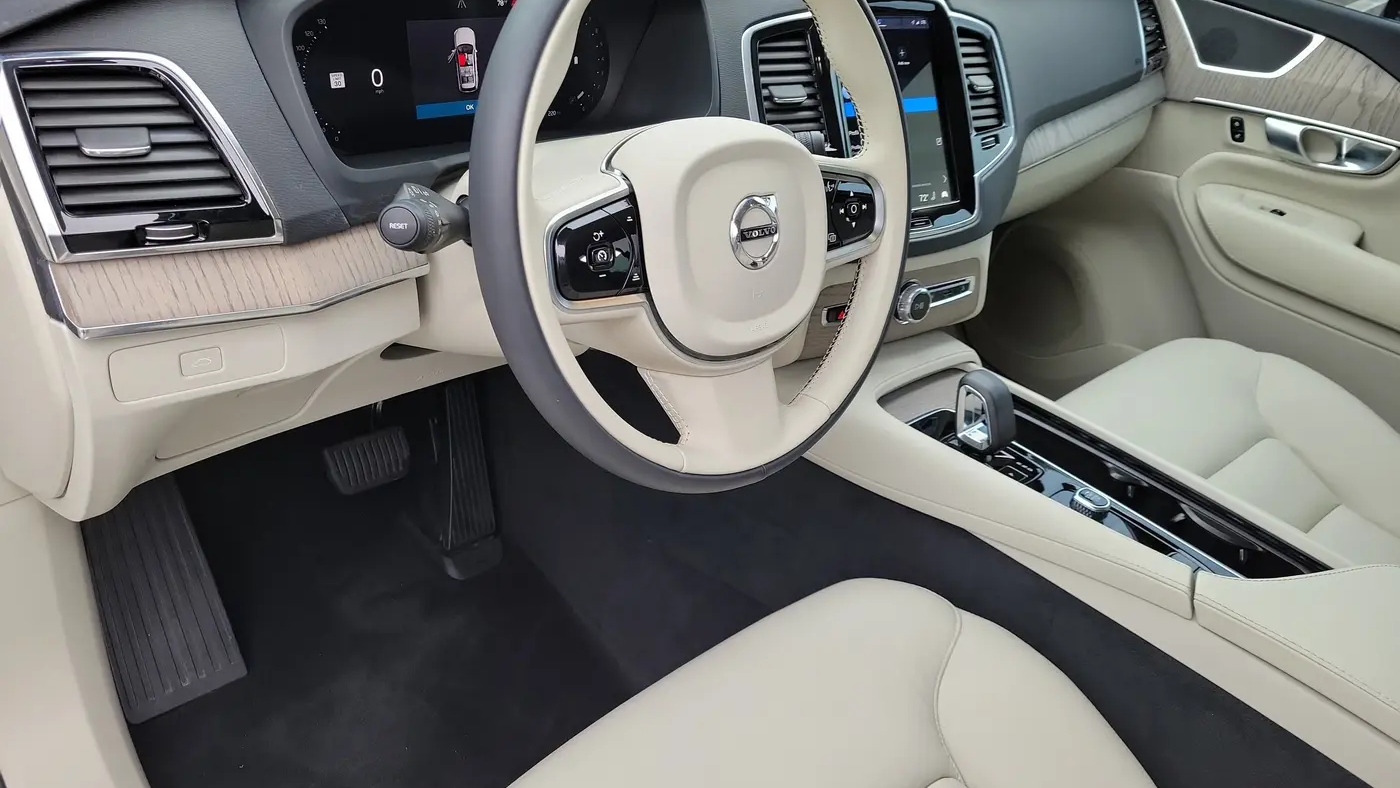 2025 Volvo XC90 B6 Plus Bright Theme 7P